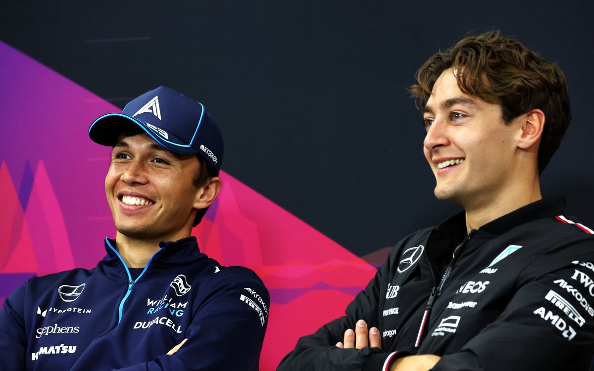 Alex Albon a George Russell