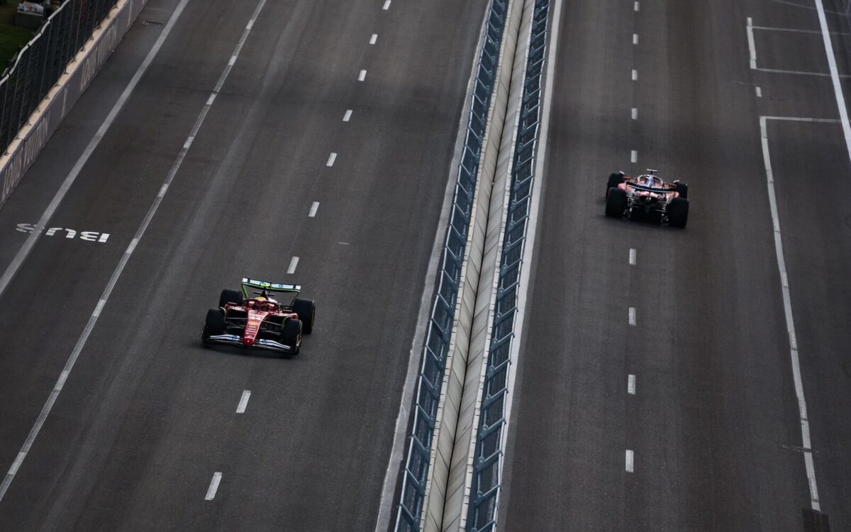 Charles Leclerc a Lewis Hamilton
