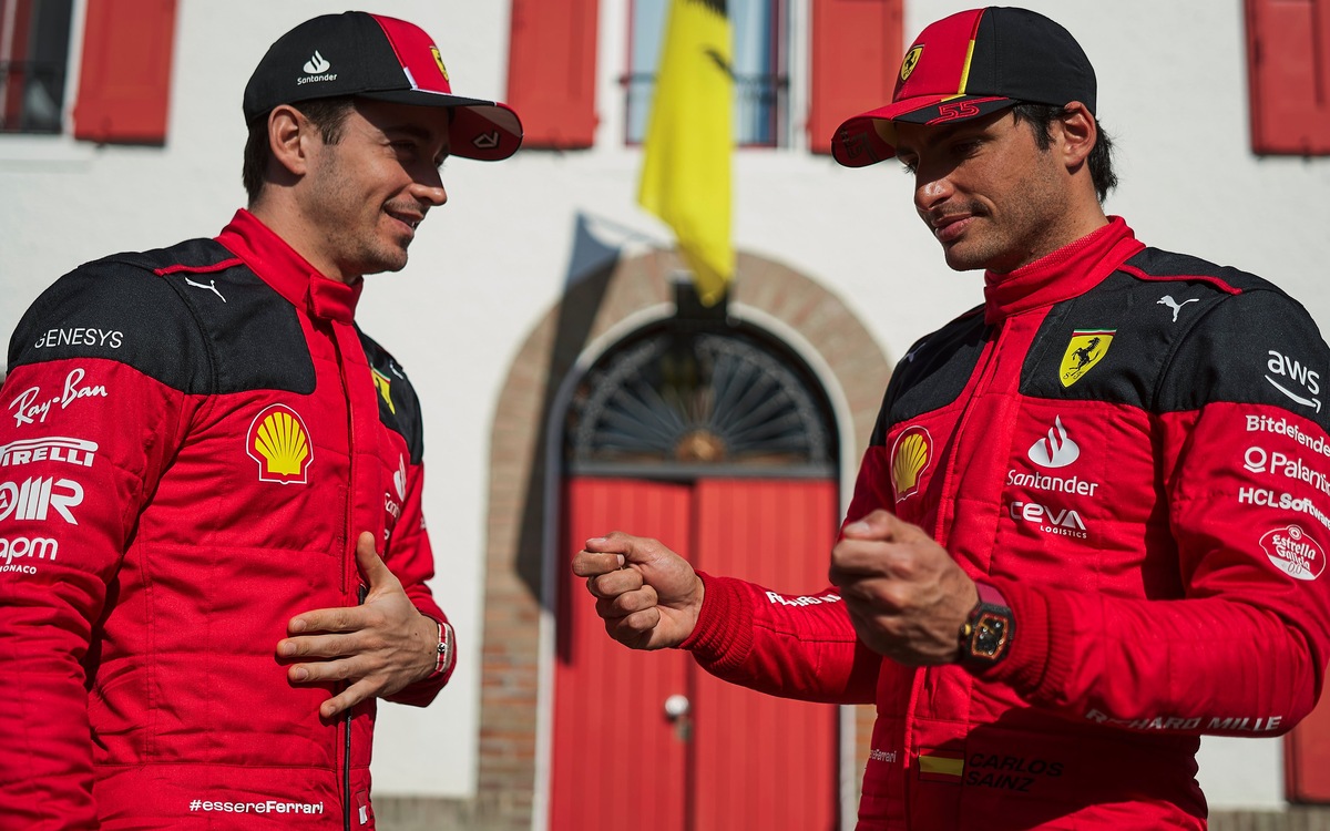 Charles Leclerc a Carlos Sainz