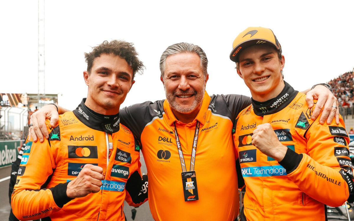Zak Brown, Lando Norris a Oscar Piastri