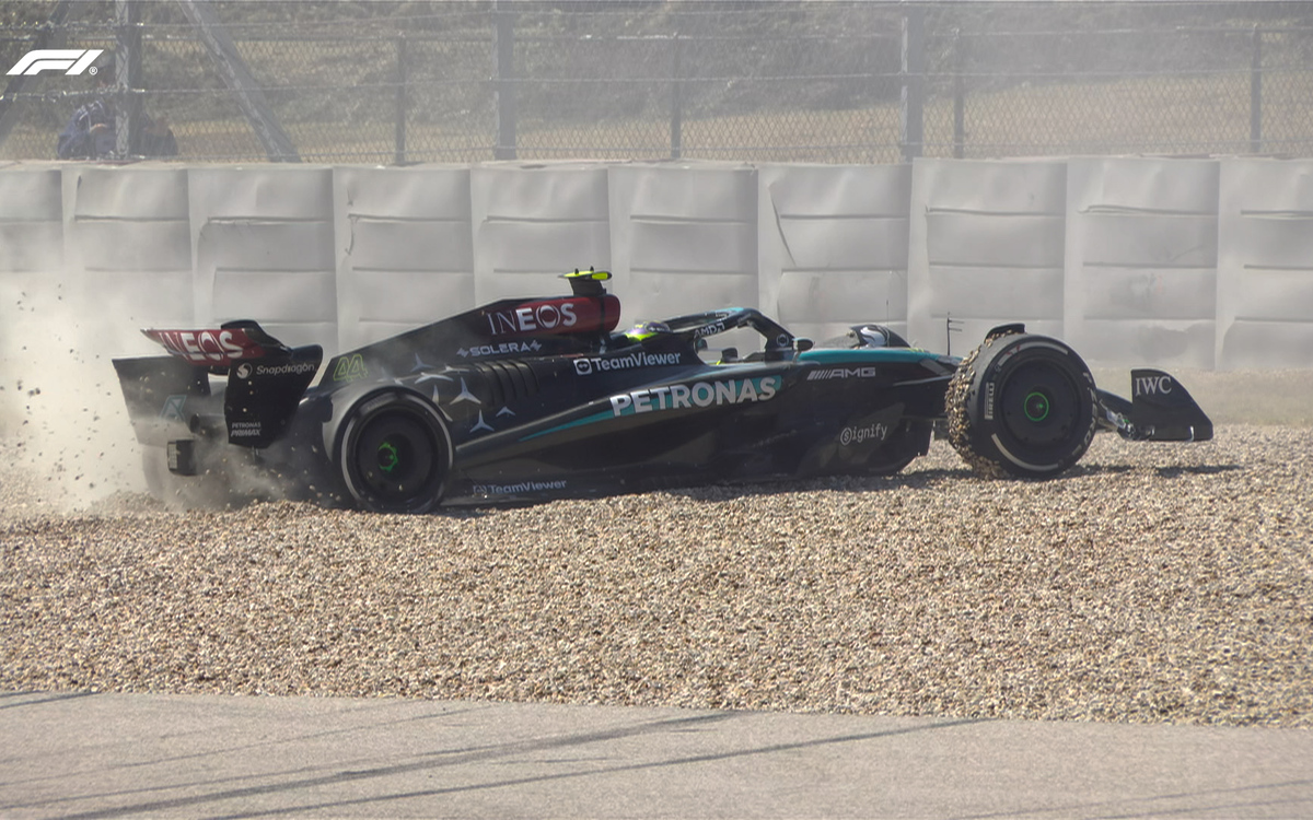 Lewis Hamilton v štrku