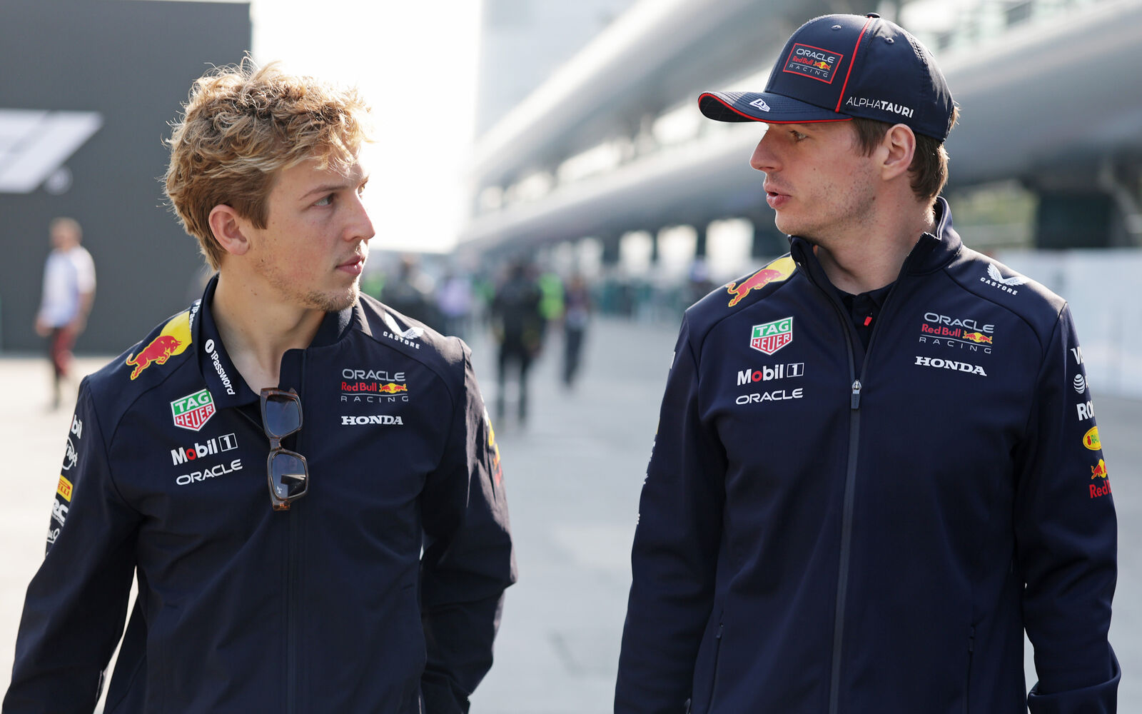 Liam Lawson a Max Verstappen