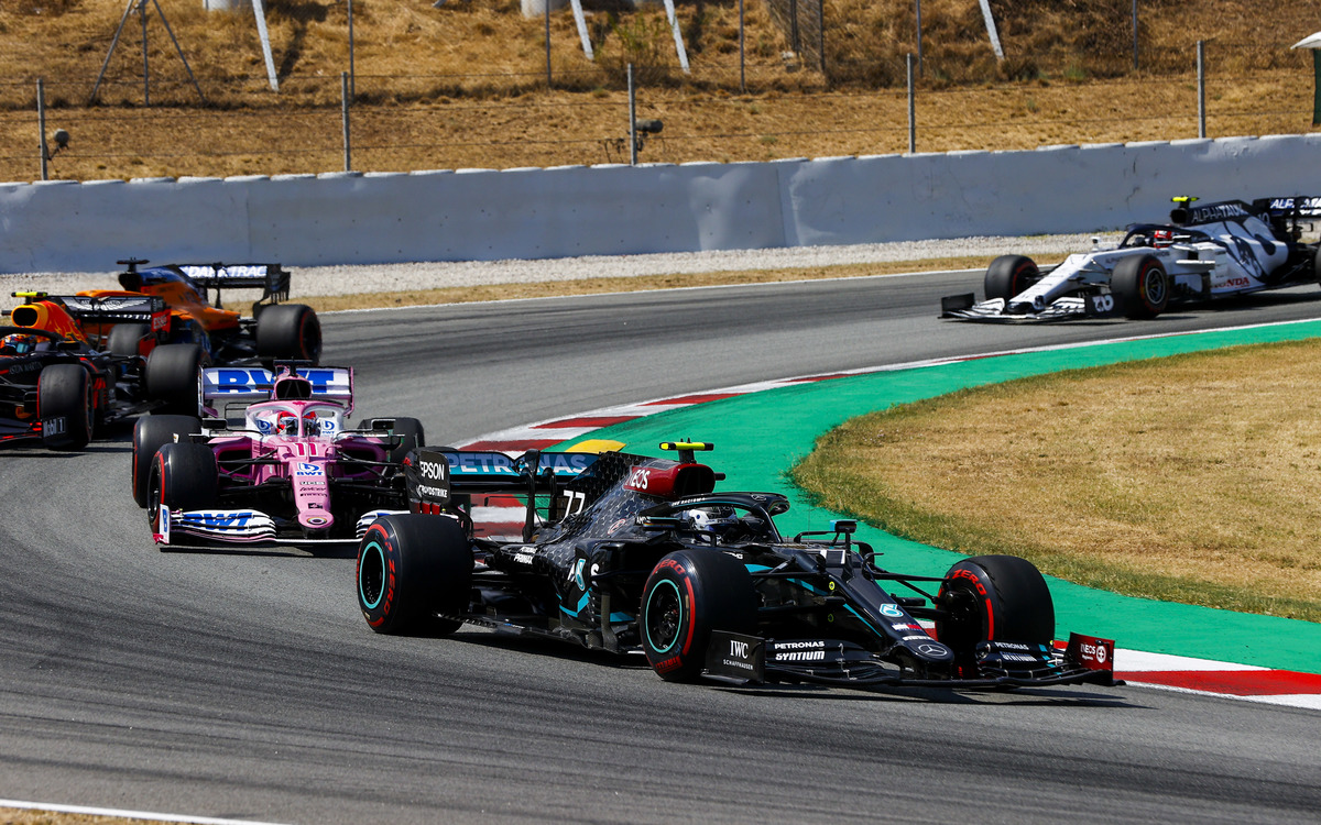 Valtteri Bottas pred Sergiom Pérezom